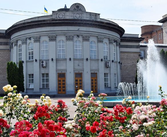 Директорка аптеки порівняла заклад зі храмом здоров’я та отримала 5-річний контракт